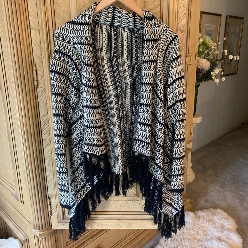 RBX Black and white long sleeve sweater w/ fringe
